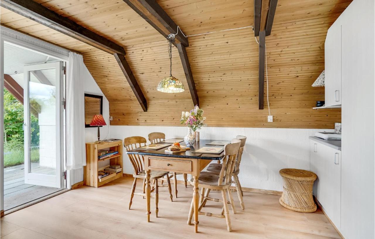 Amazing Home In Logstrup With Kitchen エクステリア 写真